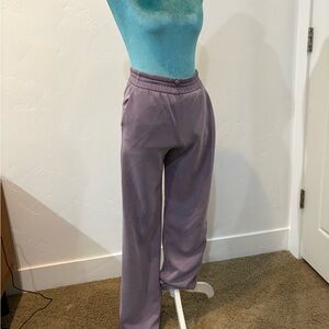 Lululemon Size 2 lavender high-waisted wide-leg pants